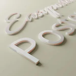 Logotipos o letras 3D en plexiglás opal de 5 mm